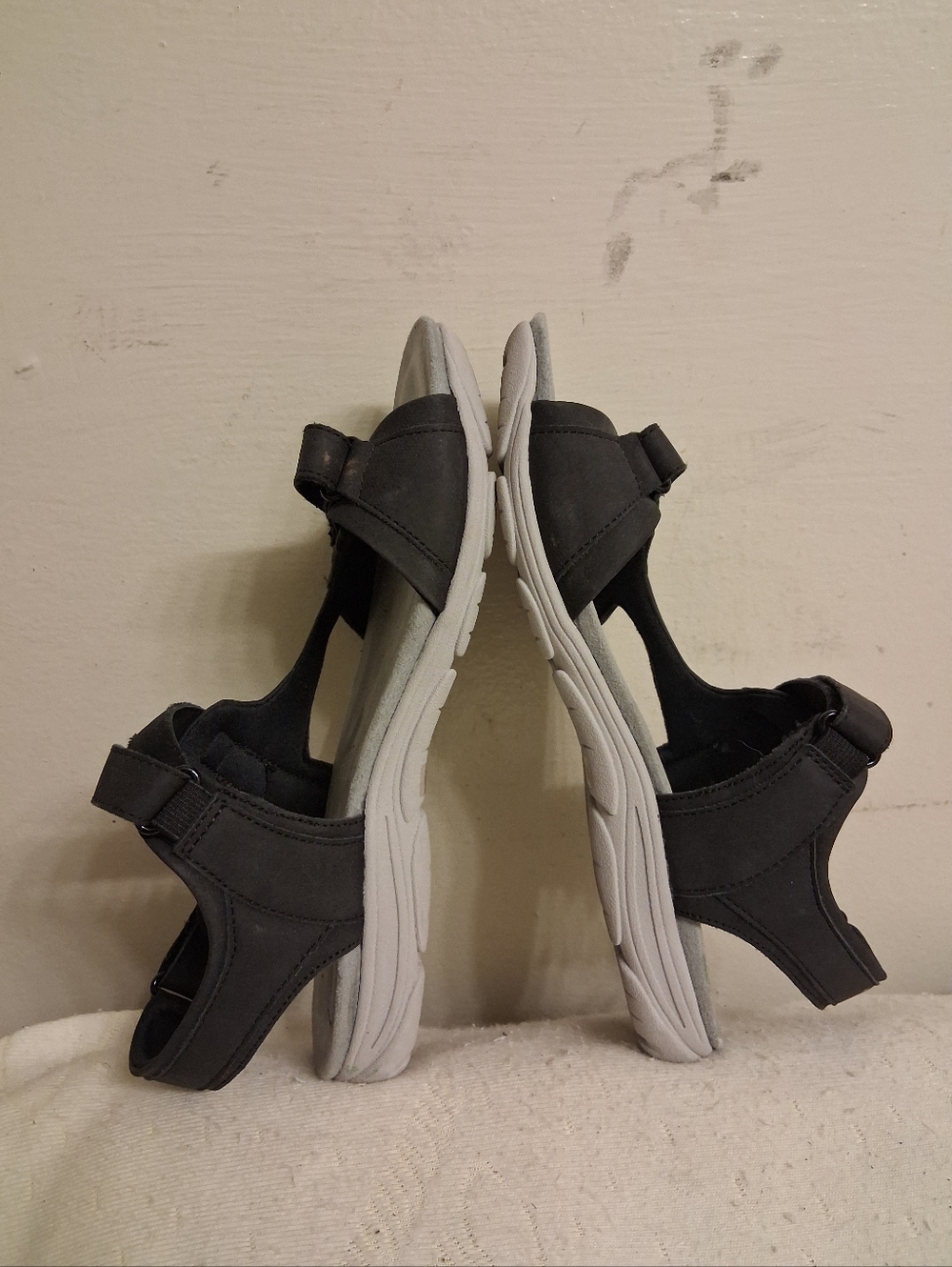 Womens Easy Spirit Black Strappy Comfort Sandals Size 6 M - Picture 14 of 16